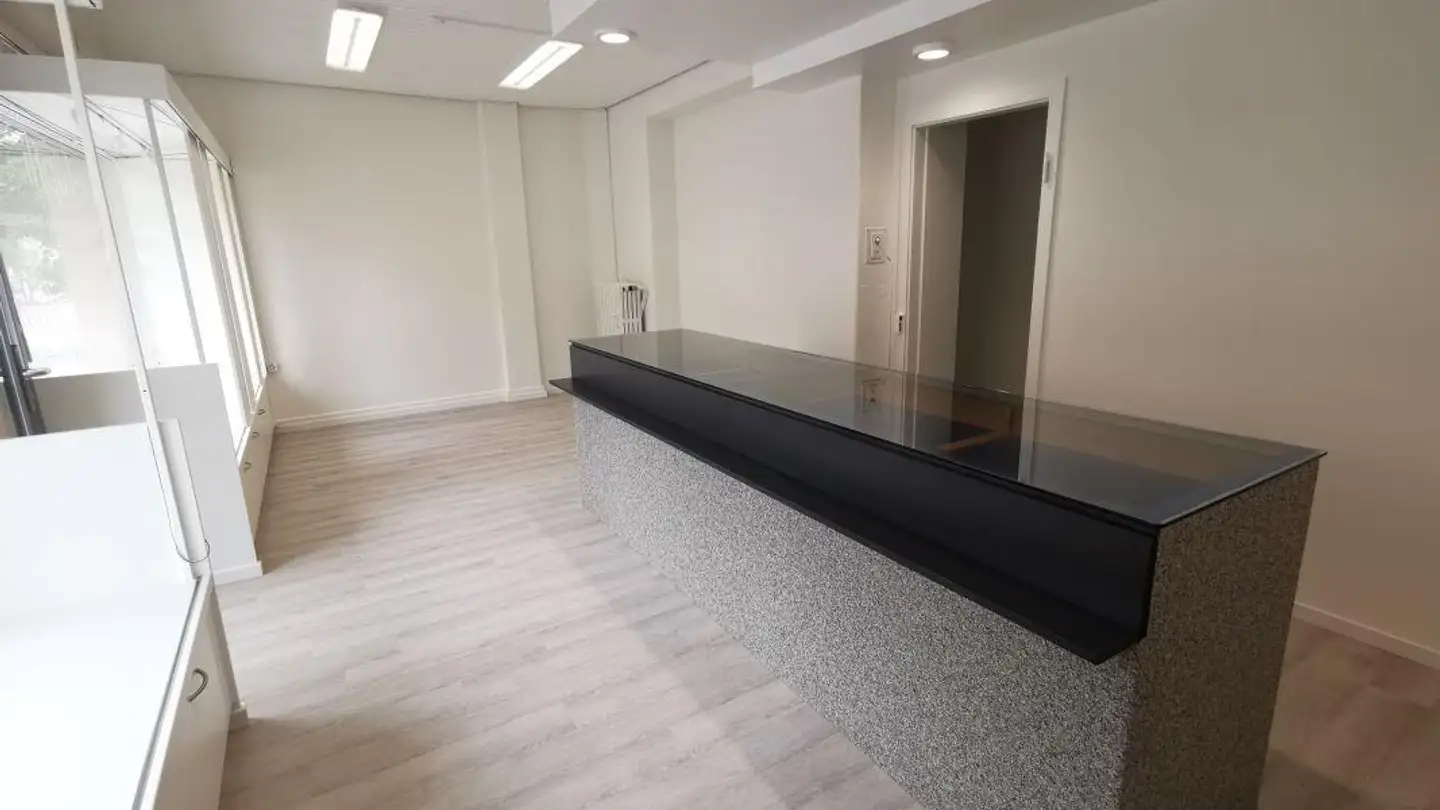 Geschäft mieten - Poststrasse 39, 8212 Neuhausen am Rheinfall - Foto 2