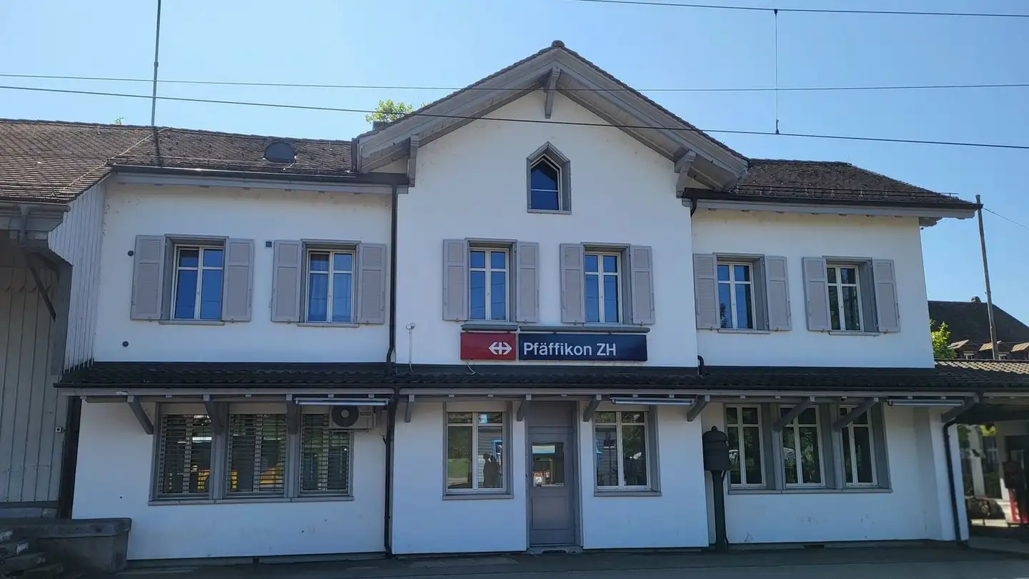 Office space for rent - Bahnhofstrasse 11, 8330 Pfäffikon ZH