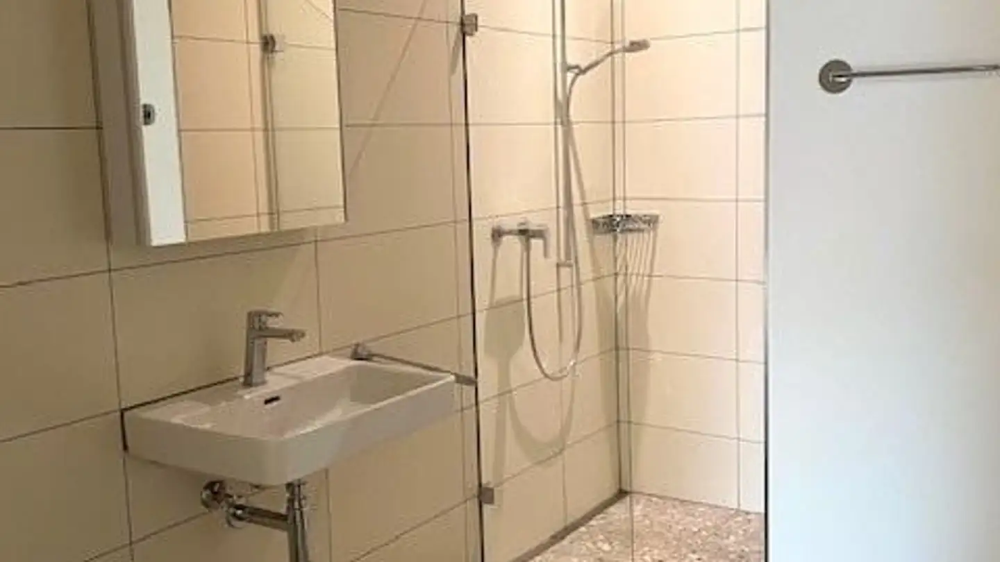 Stepped apartment for rent - Ahornstrasse 6, 8730 Uznach - Photo 2