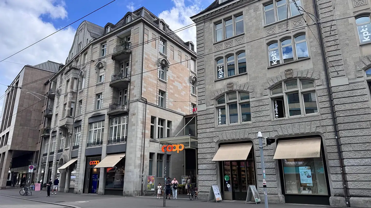 Place de parking souterraine à louer - Werdstrasse, 8134 Adliswil