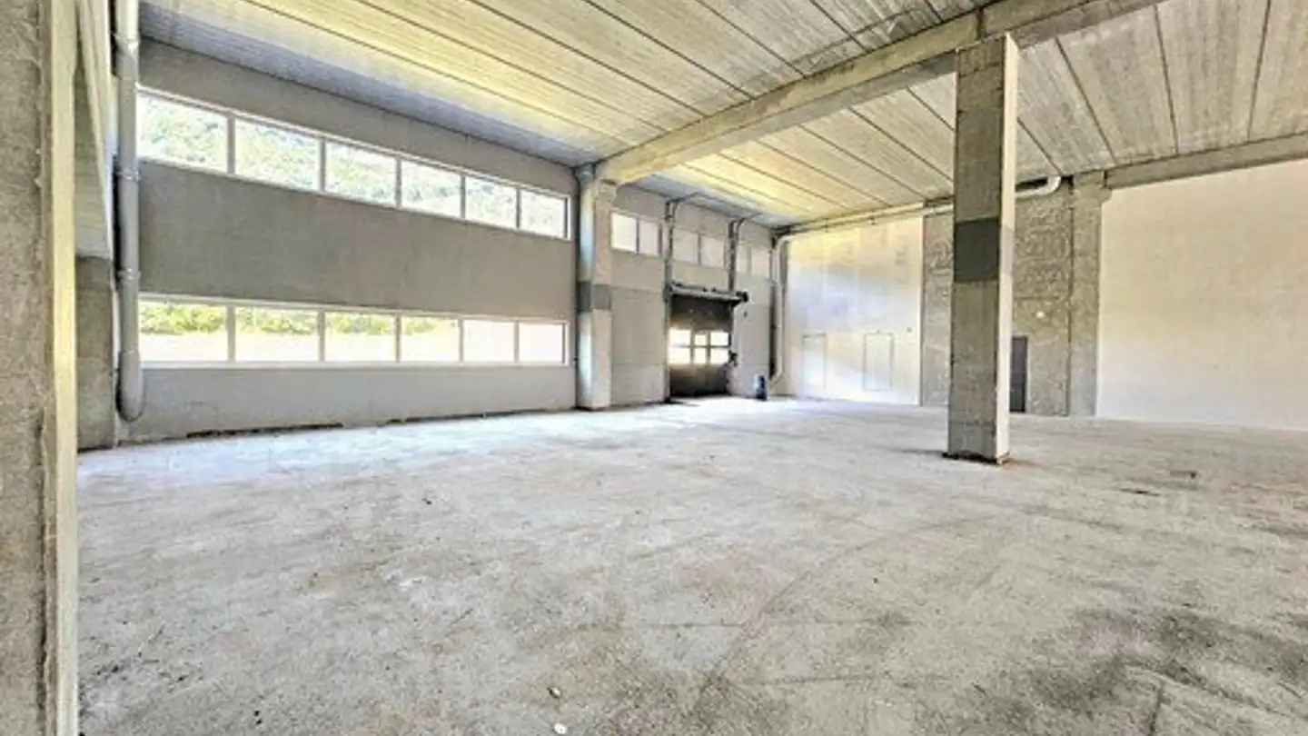 Mixed-use building for rent - 6930 Bedano