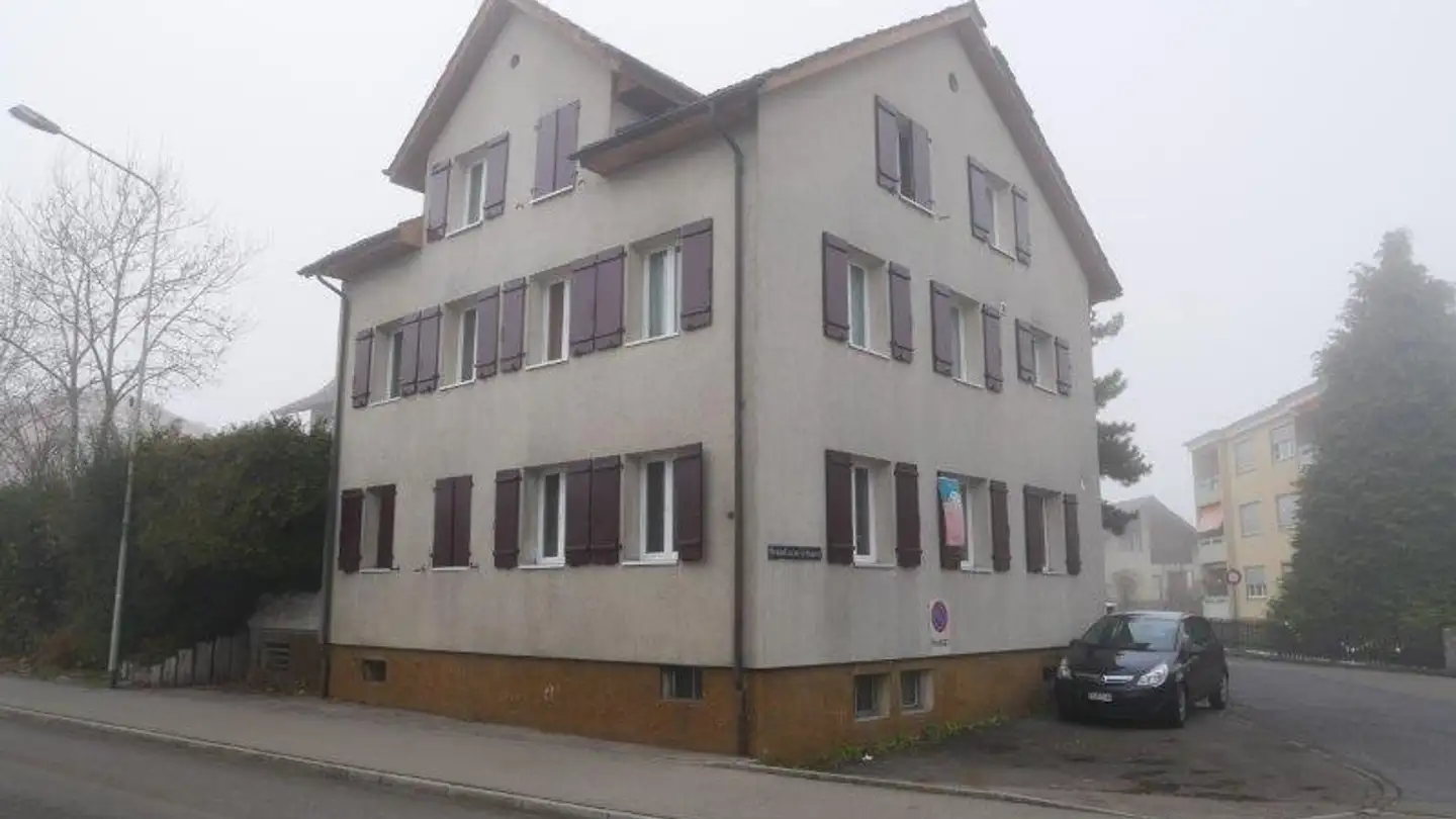 Parcheggio esterno in affitto - Landstrasse 13, 8633 Wolfhausen