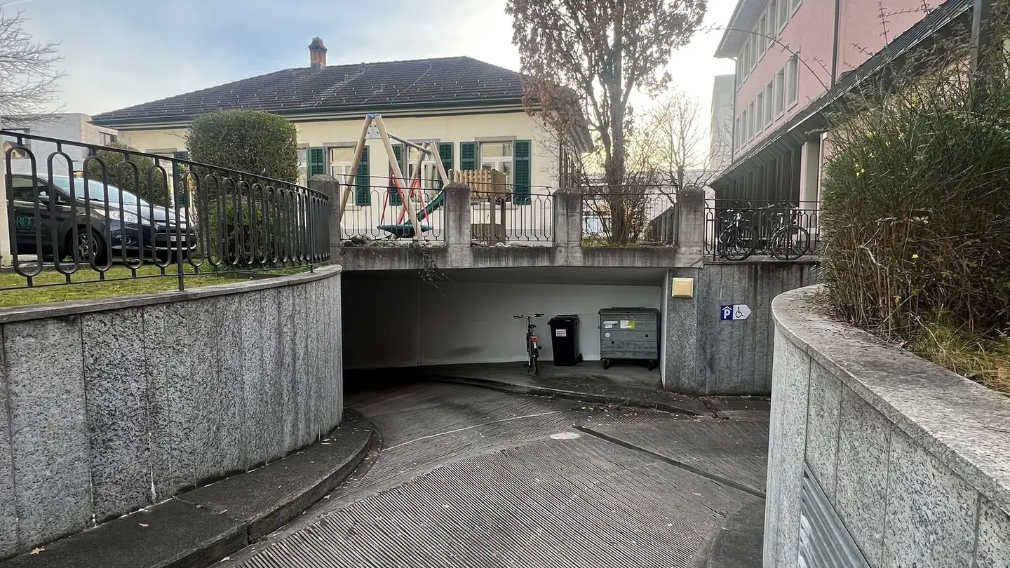 Tiefgaragenstellplatz mieten - Freiestrasse 4, 8610 Uster