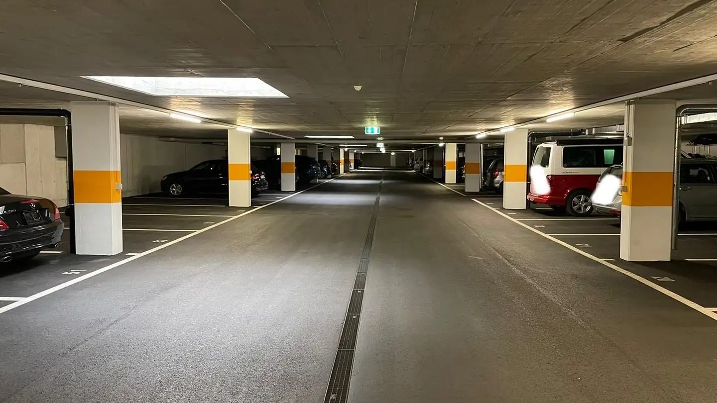 Tiefgaragenstellplatz mieten - Meisenweg 20a, 3604 Thun