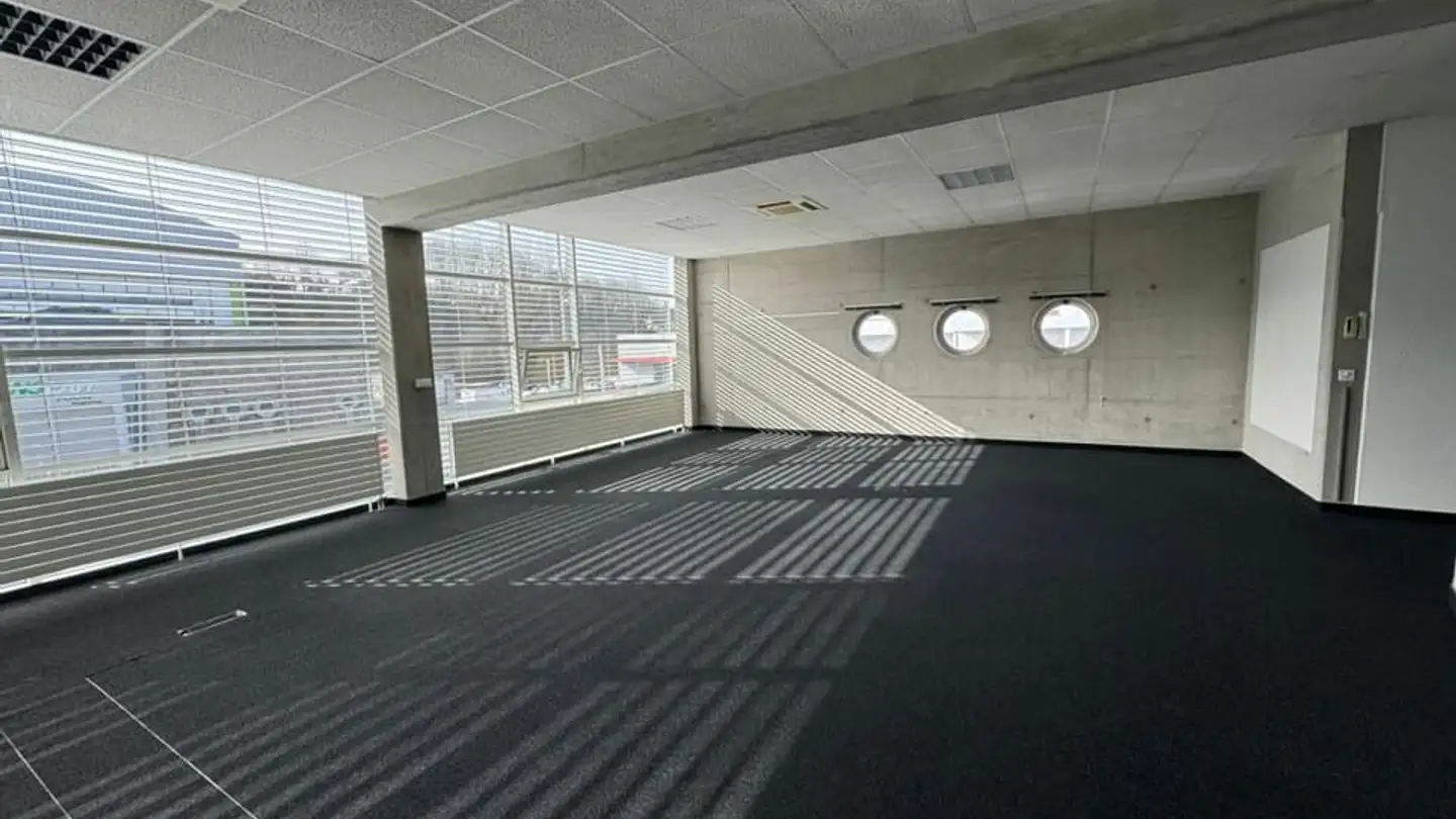 Commerciale in affitto - Route André-Piller 43, 1720 Corminboeuf