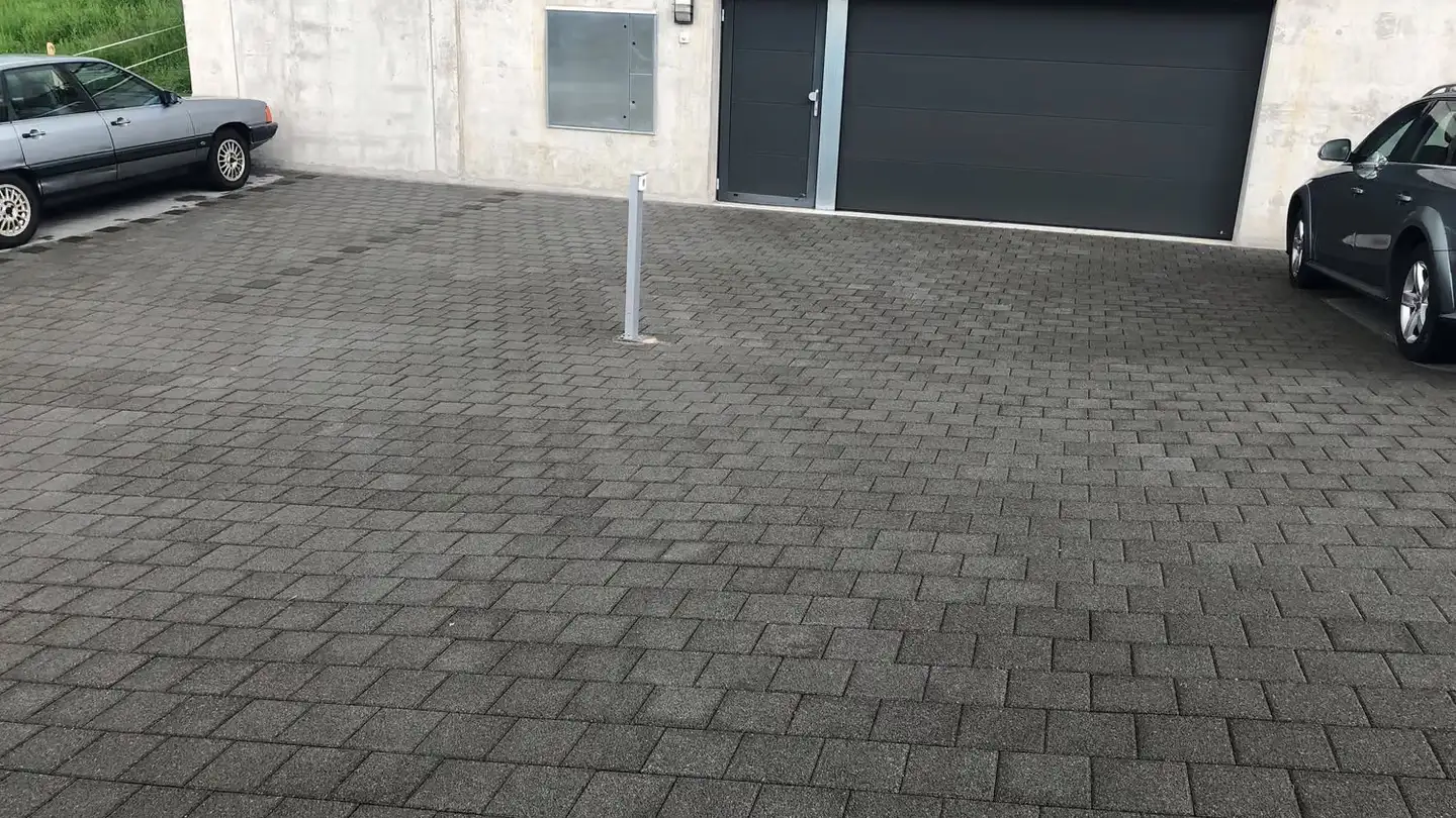 Tiefgaragenstellplatz mieten - Hof Oberkirch 10, 8722 Kaltbrunn