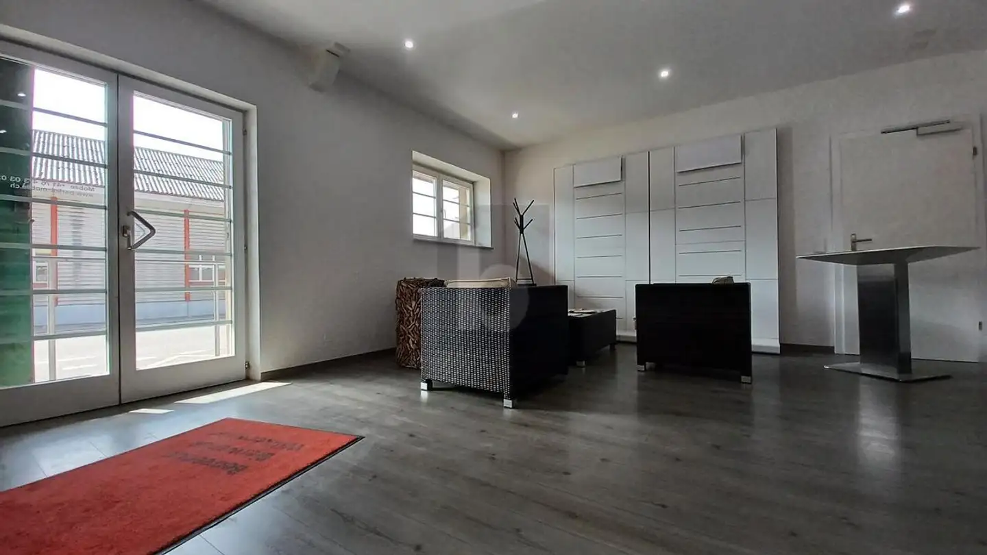 Shop for rent - 5275 Etzgen