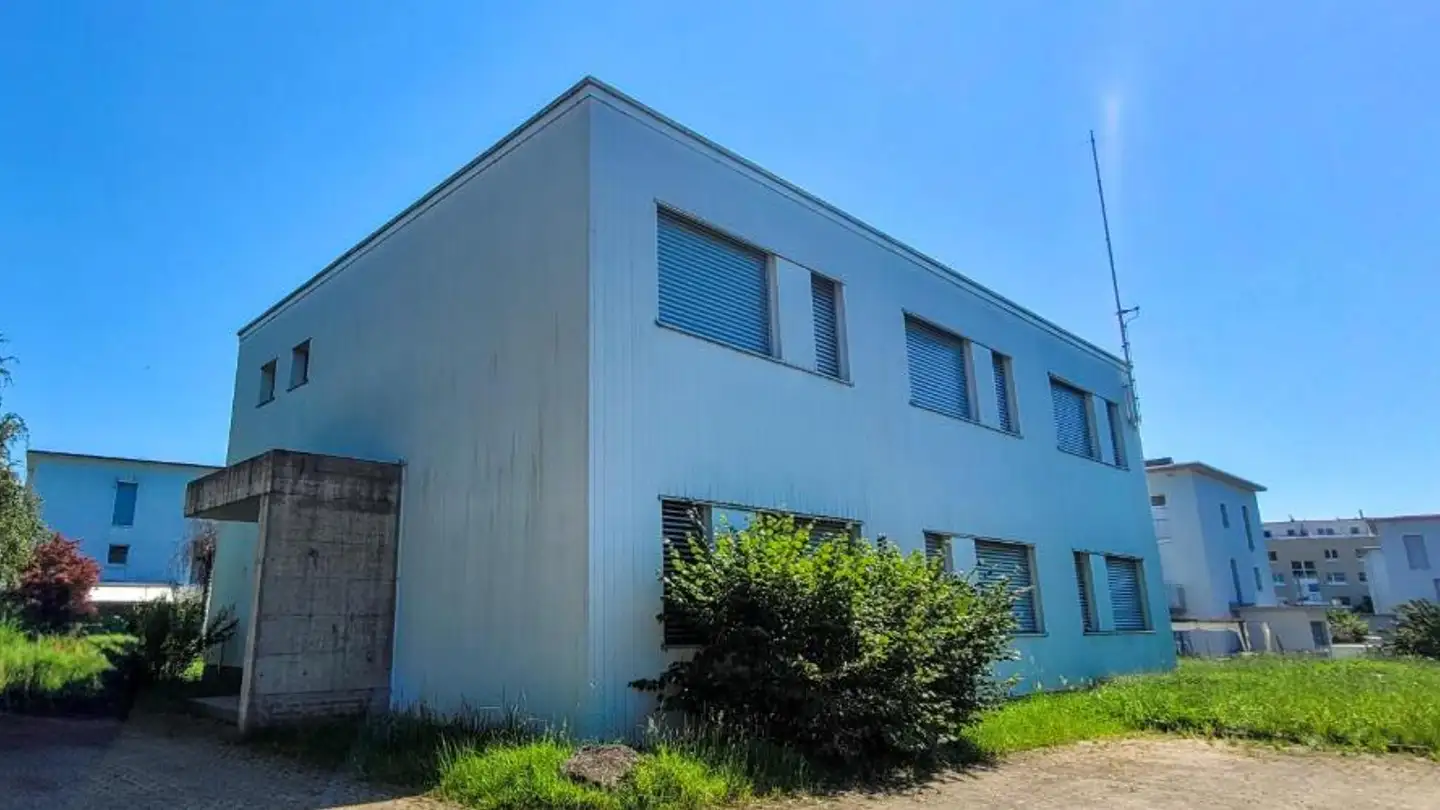 Commercial à louer - Alte Zihlstrasse 4, 8340 Hinwil