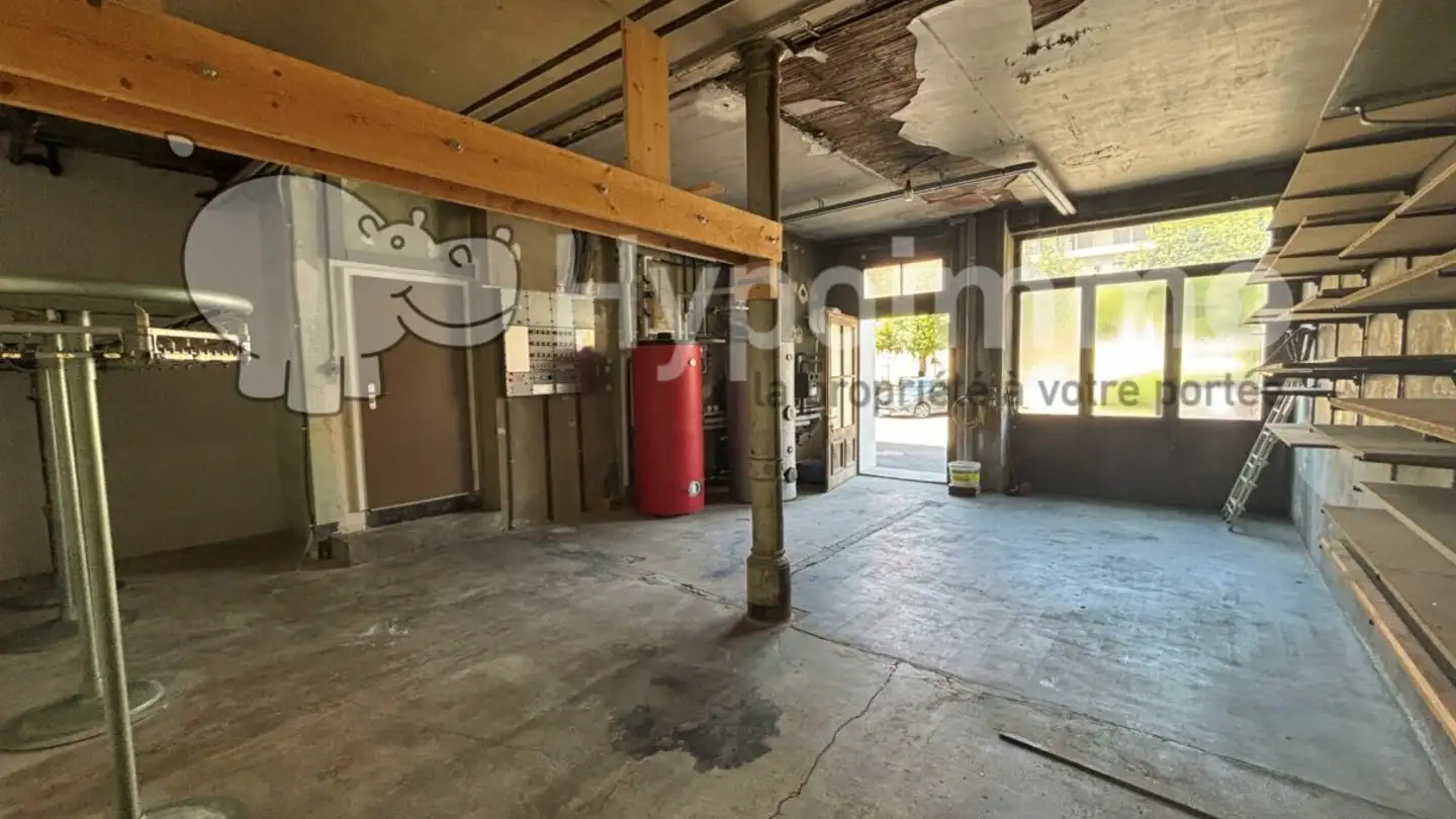 Mischgenutztes Gebäude mieten - Rue Du Collège 21, 2300 La Chaux-de-Fonds