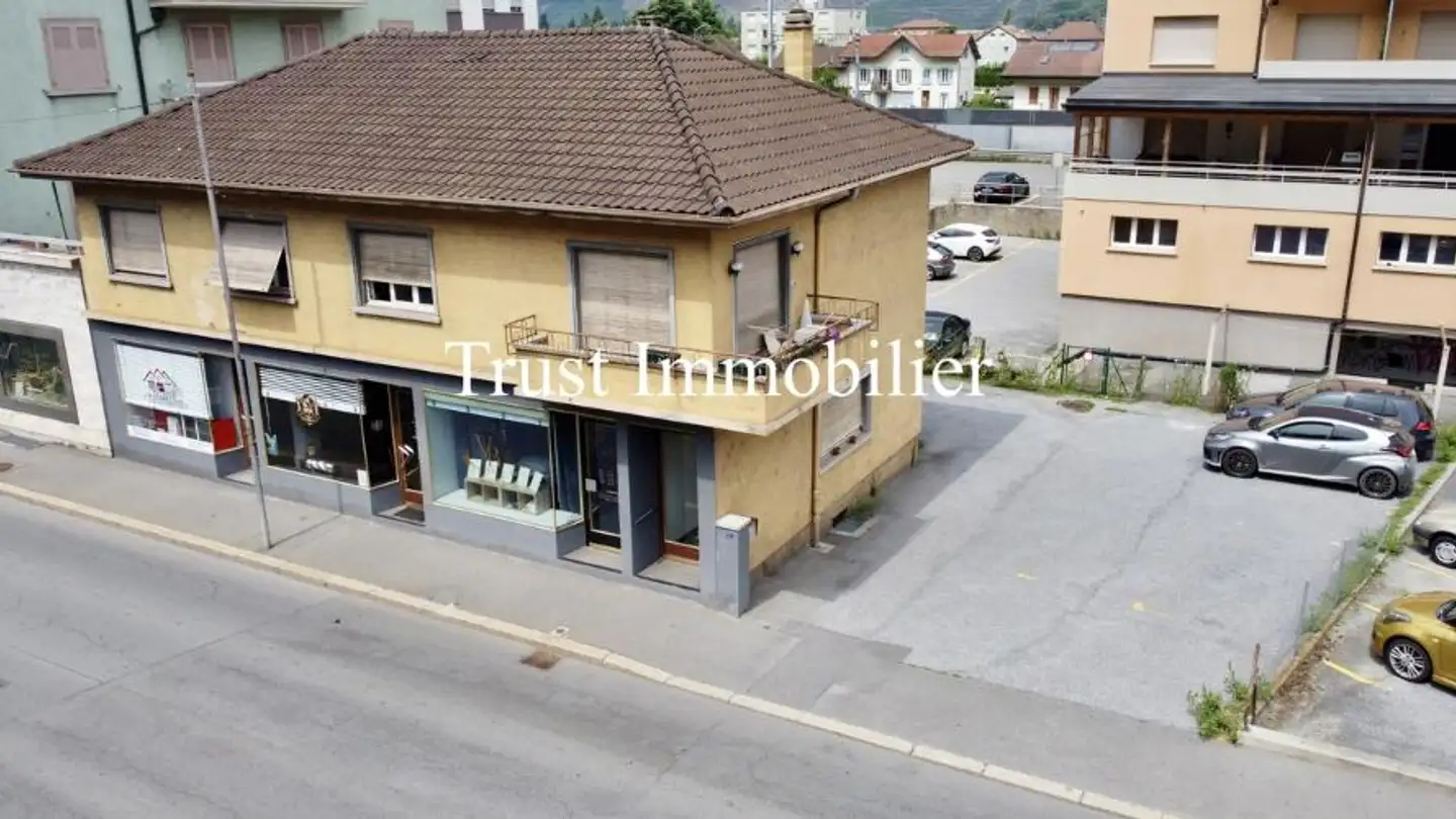 Residential building for sale - 1907 Saxon