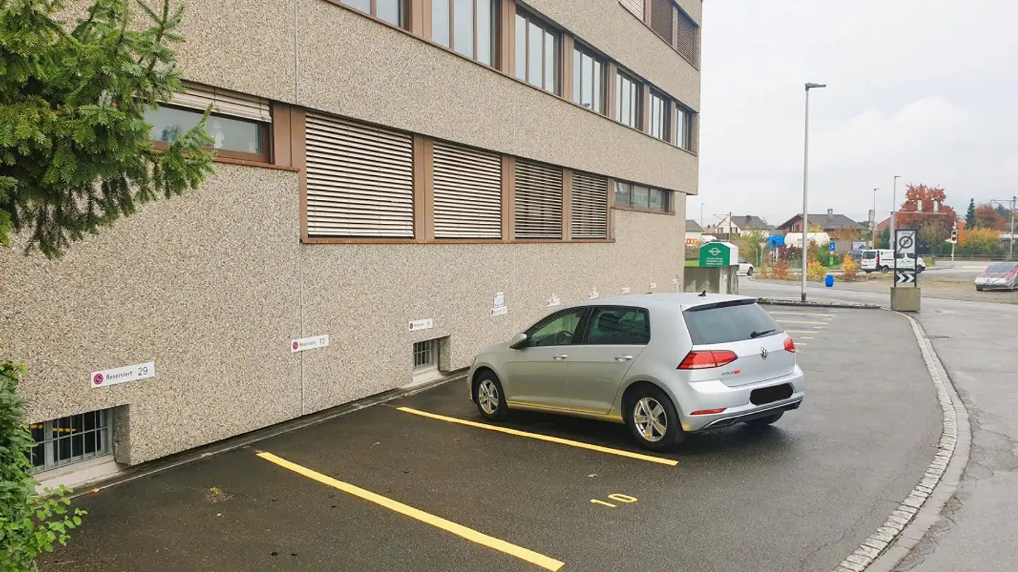 Place de parking extérieure à louer - Gewerbestrasse 5, 5034 Suhr
