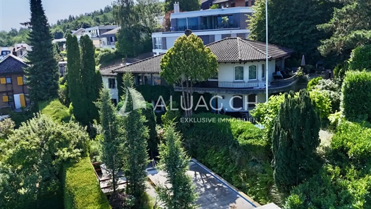 Single house for sale - 2562 Port