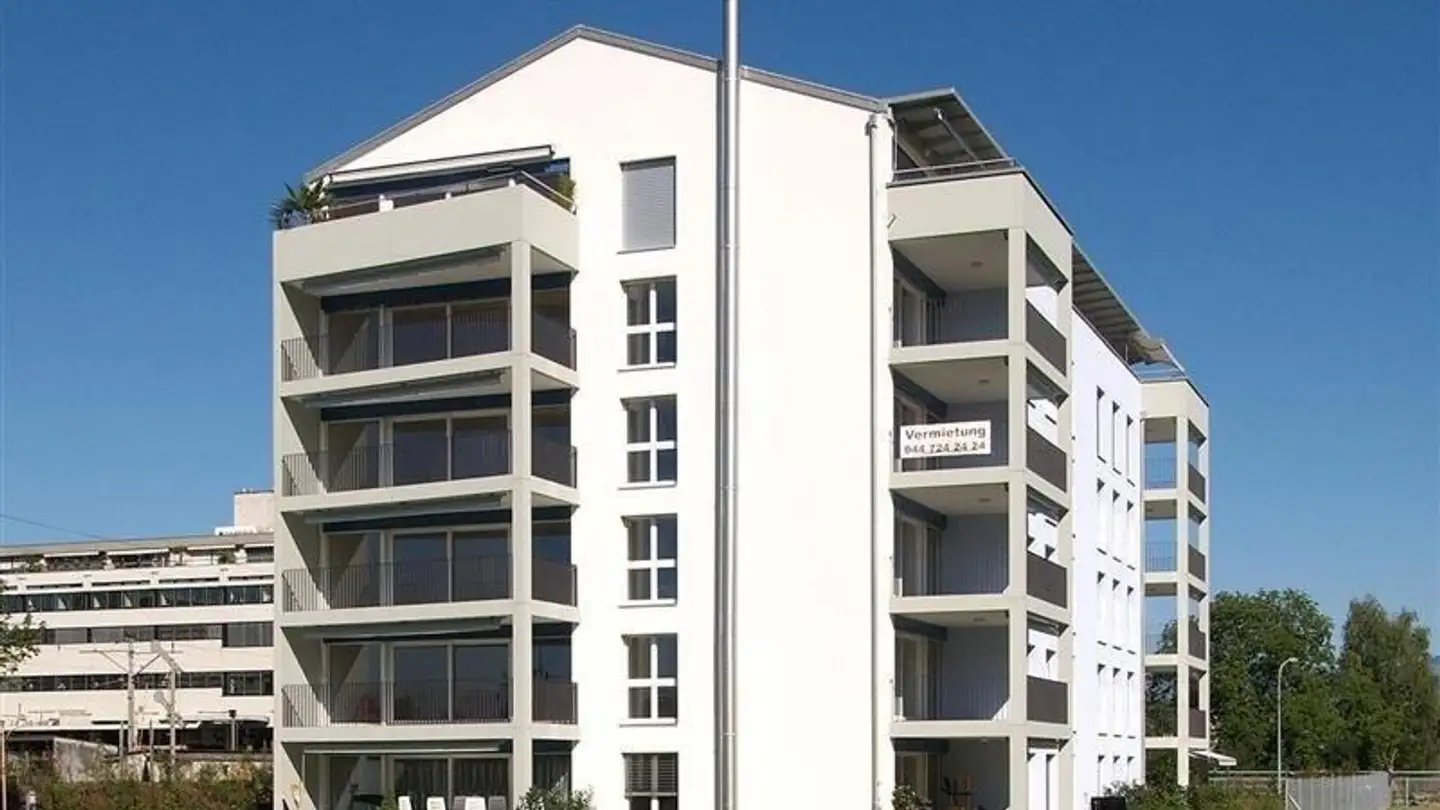 Indoor motorbike parking space for rent - Blumenaustrasse 36, 8645 Jona