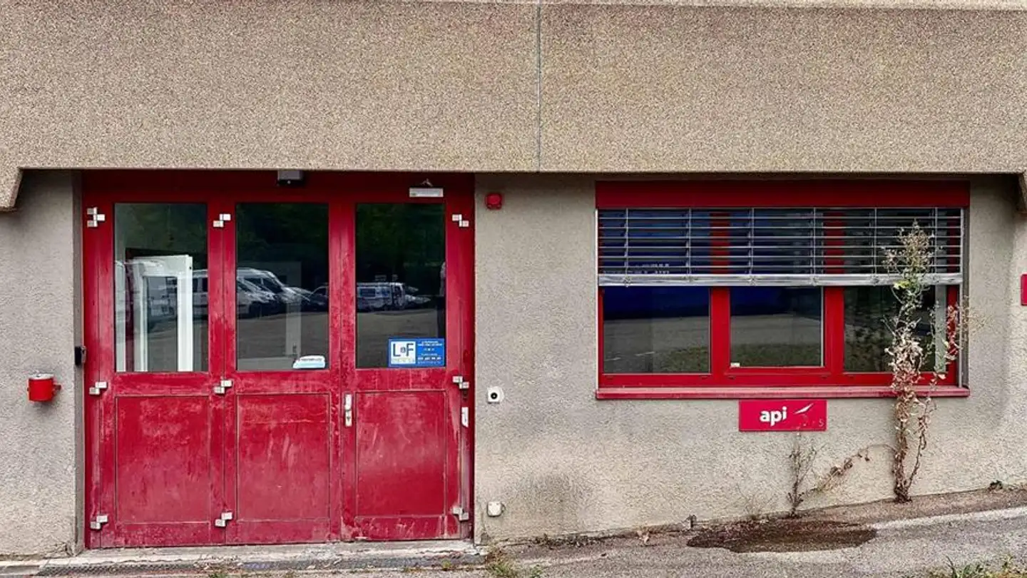 Mixed-use building for rent - 1010 Lausanne