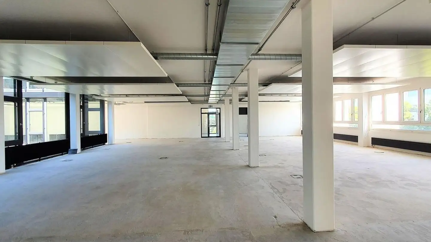 Commercial à louer - Grabenstrasse 1, 8606 Nänikon