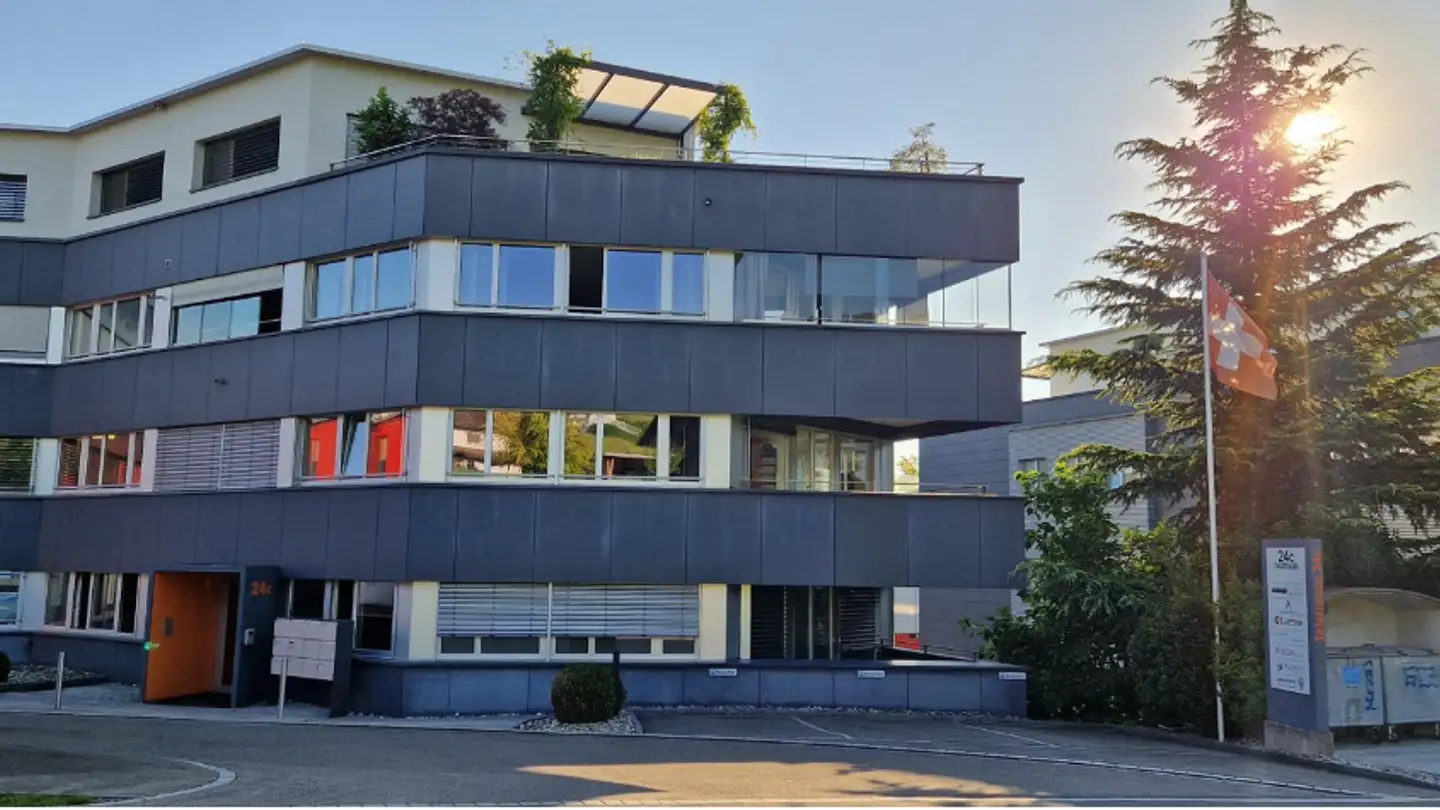 Grande magazzino in affitto - Talstrasse 24c, 8852 Altendorf