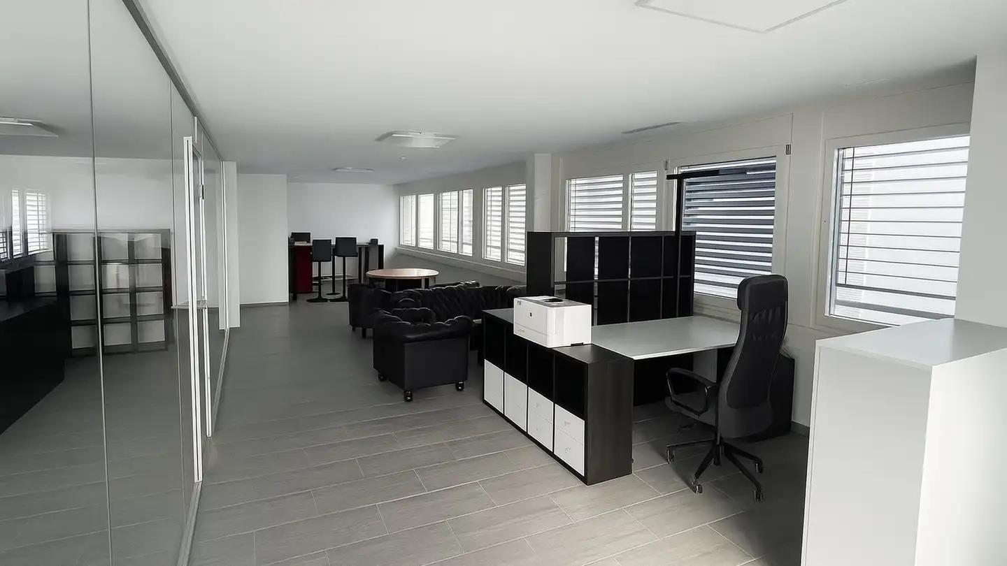 Grande magazzino in affitto - Talstrasse 24c, 8852 Altendorf - Photo 4