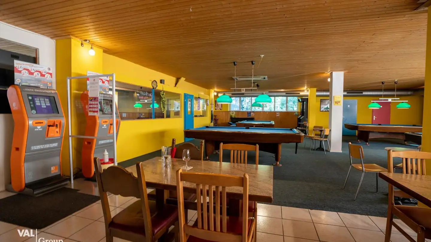 Mixed-use building for rent - 3904 Naters