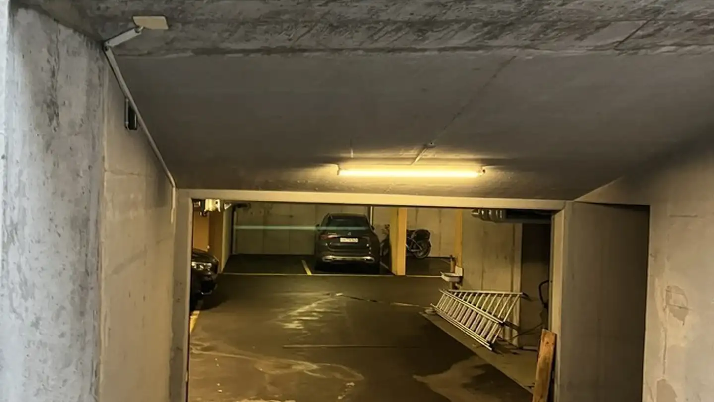 Place de parking extérieure à louer - Neudorfstrasse 23, 8050 Zürich