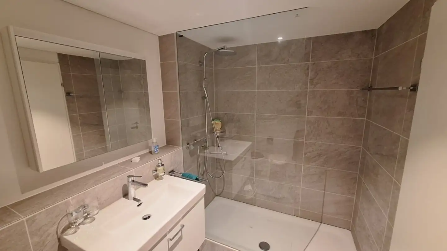 Chambre à louer - 8117 Fällanden