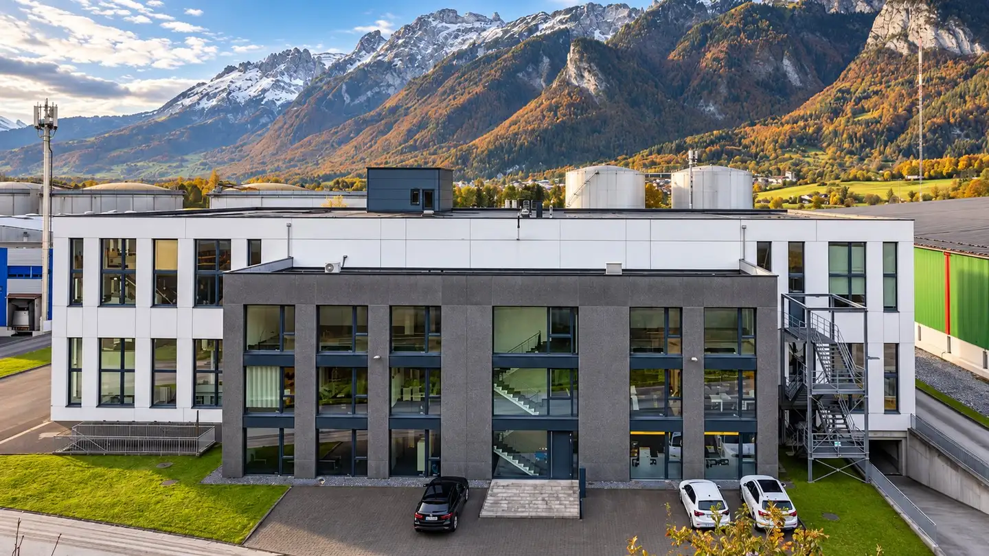 Mischgenutztes Gebäude mieten - Augrabenstrasse 11, 9466 Sennwald