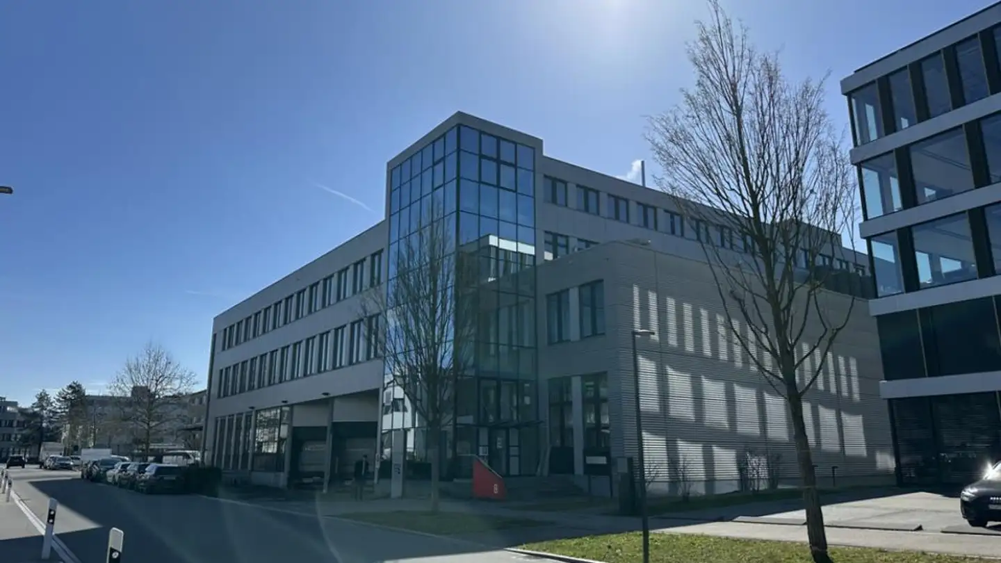 Tiefgaragenstellplatz mieten - Riedstrasse 8, 6330 Cham