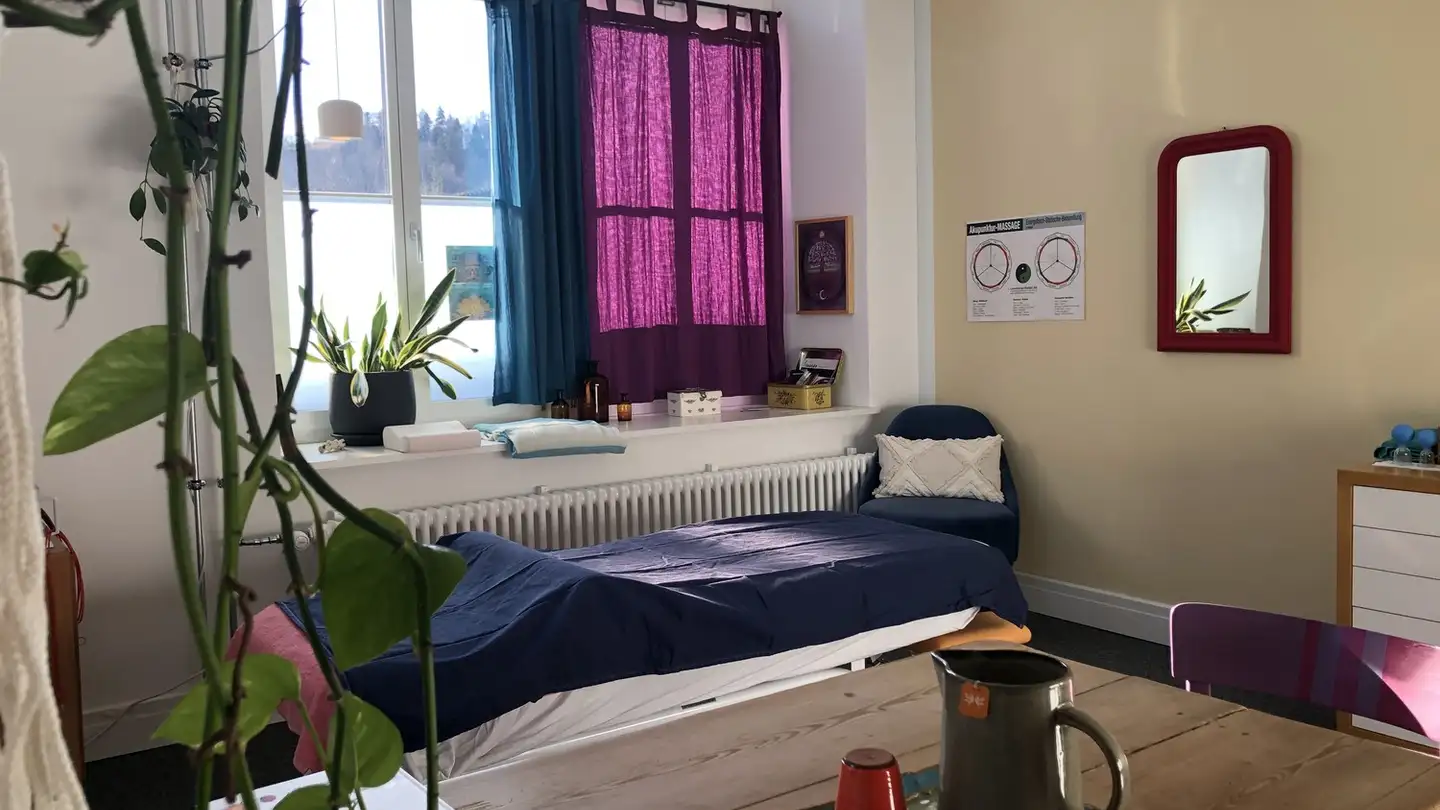 Commercial à louer - Rosenthalstrasse 7c, 8636 Wald ZH