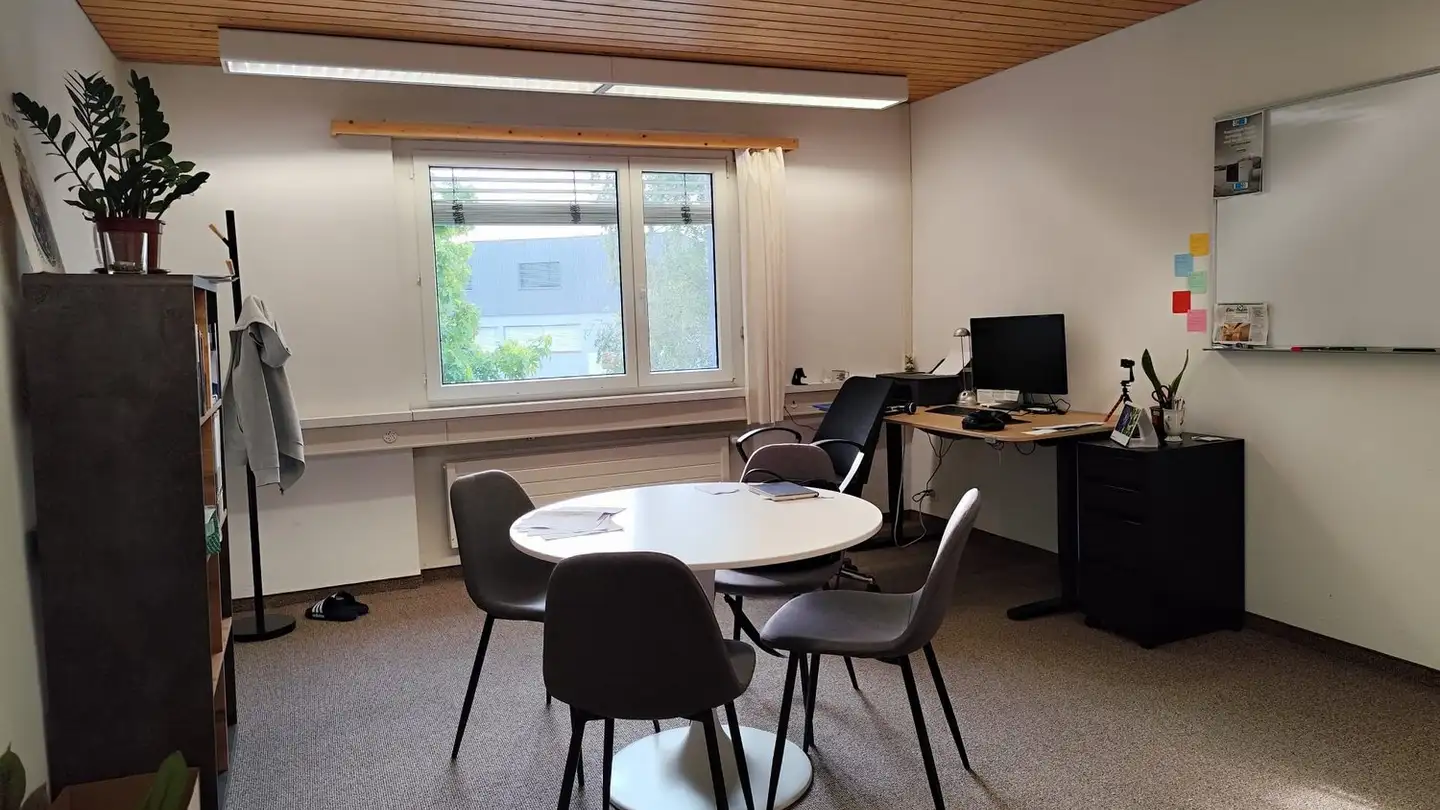 Office space for rent - Karlihofstrasse 3, 7208 Malans GR