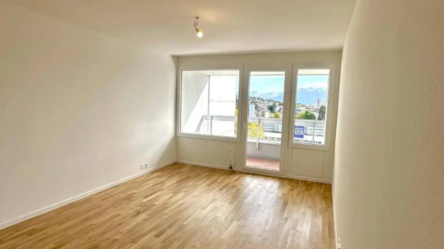 Apartment for rent - Rue Du Bugnon 37, 1020 Renens VD - Photo 2