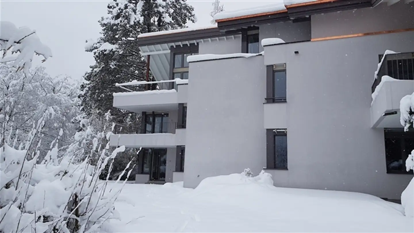 Place de parking extérieure à louer - Allmendstrasse 18, 8700 Küsnacht ZH