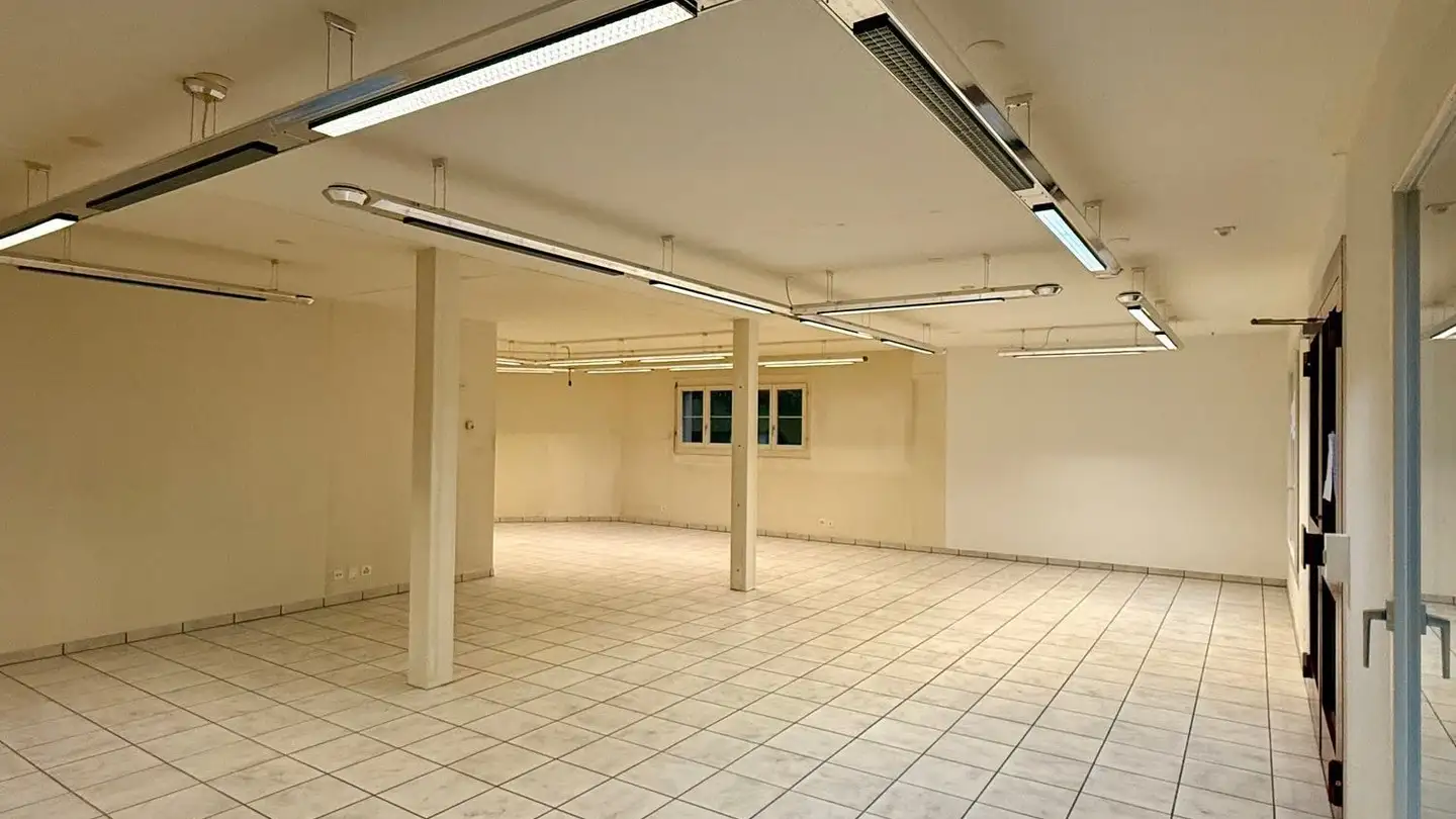 Magasin à louer - Kastanienweg 2, 3315 Bätterkinden - Photo 2