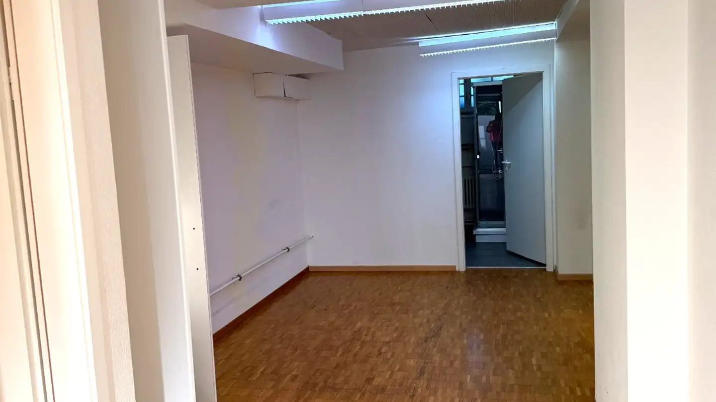 Commercial à louer - Buchmattweg 9, 8057 Zürich