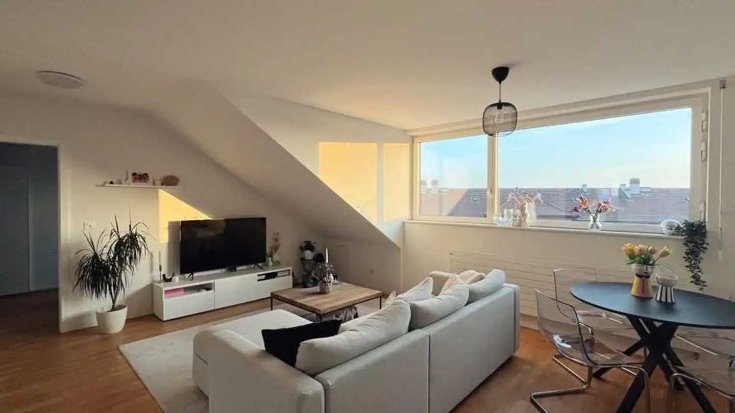 Attique à louer - Rue De La Maladière 94, 2000 Neuchâtel