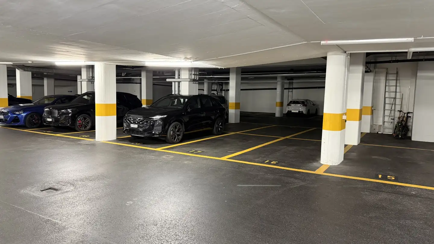 Parcheggio esterno in affitto - Segnesstrasse 9, 8048 Zürich