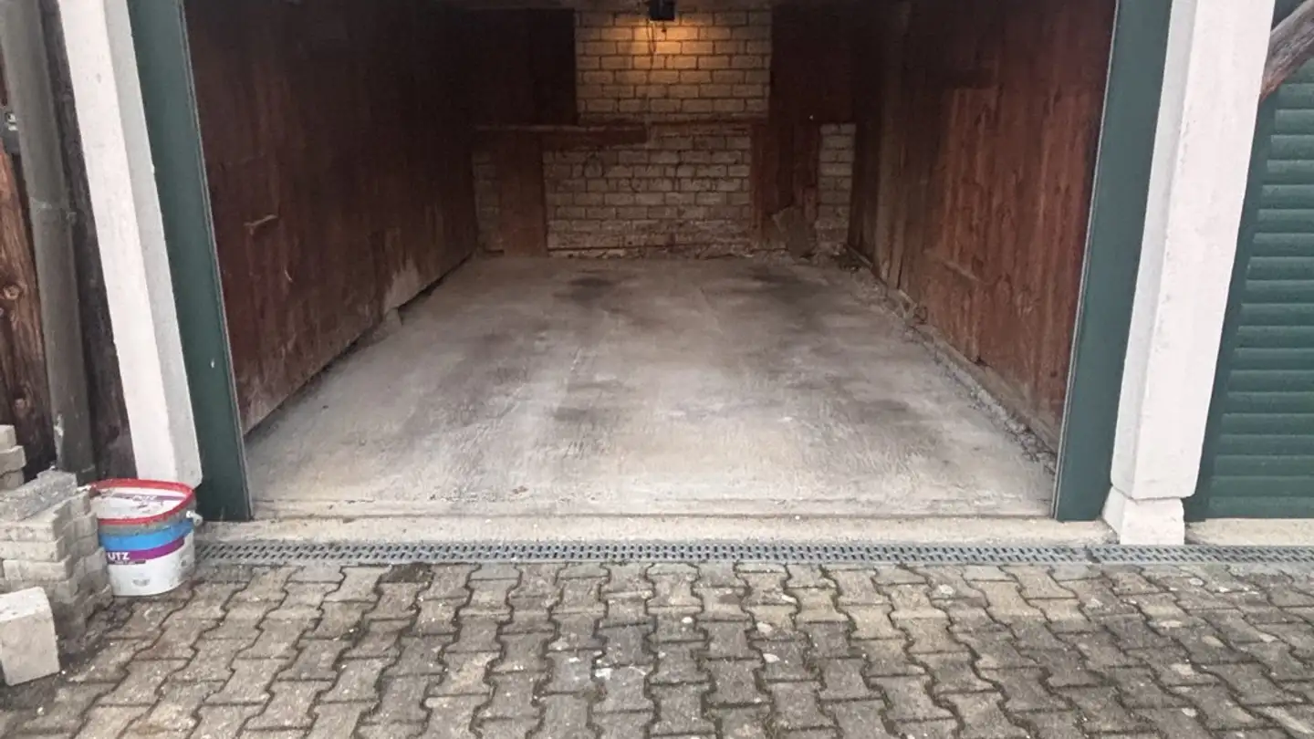 Place de parking extérieure à louer - Hauptstrasse 47, 4411 Seltisberg