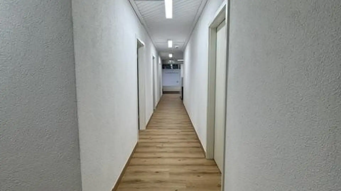 Commercial for rent - Bahnhofstrasse 1, 6312 Steinhausen - Photo 3