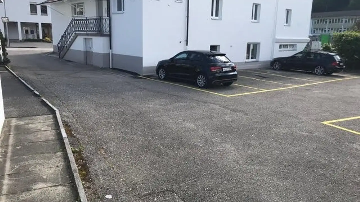 Place de parking extérieure à louer - Bergstrasse 1, 4813 Uerkheim - Photo 4