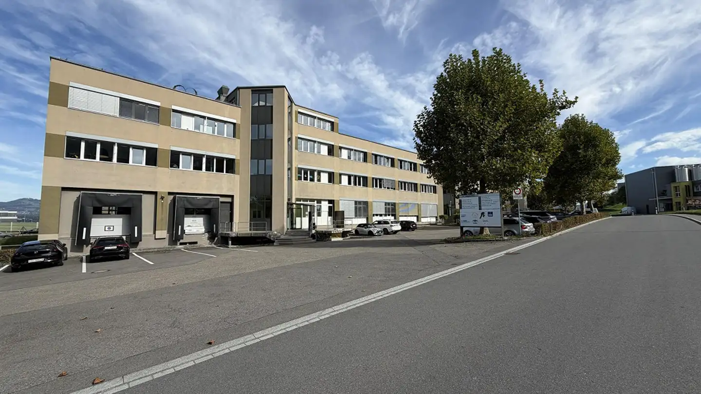 Commercial for rent - Tiergartenstrasse 1, 8852 Altendorf