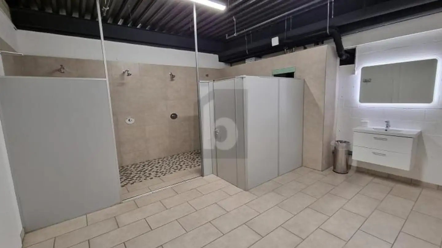 Industrial property for rent - 8630 Rüti ZH - Photo 4
