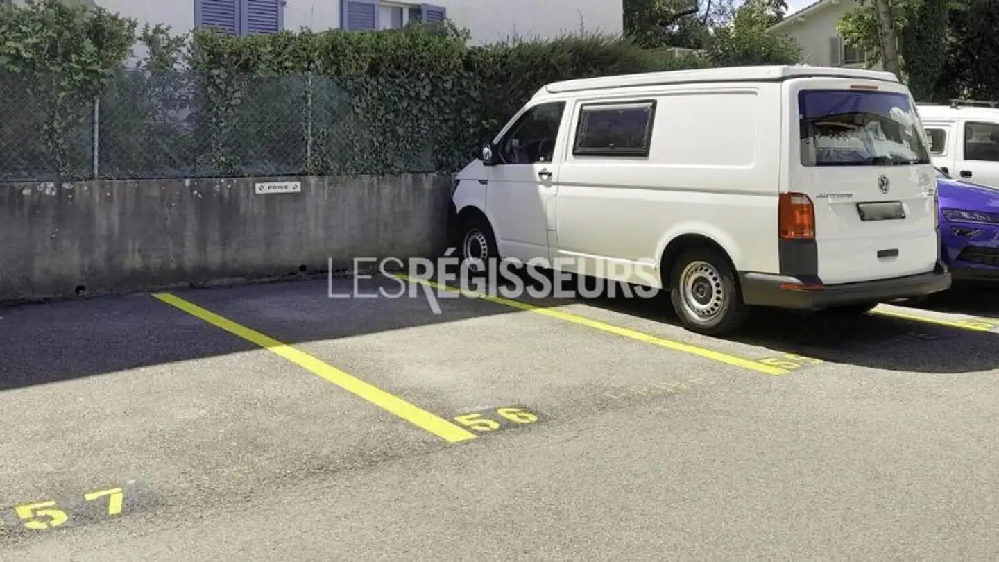 Place de parking extérieure à louer - Chemin Sous-le-Têt 17, 1233 Bernex - Photo 2