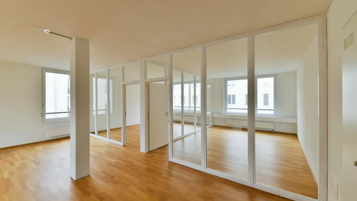 Bureau à louer - Röhrlistrasse 3, 6353 Weggis