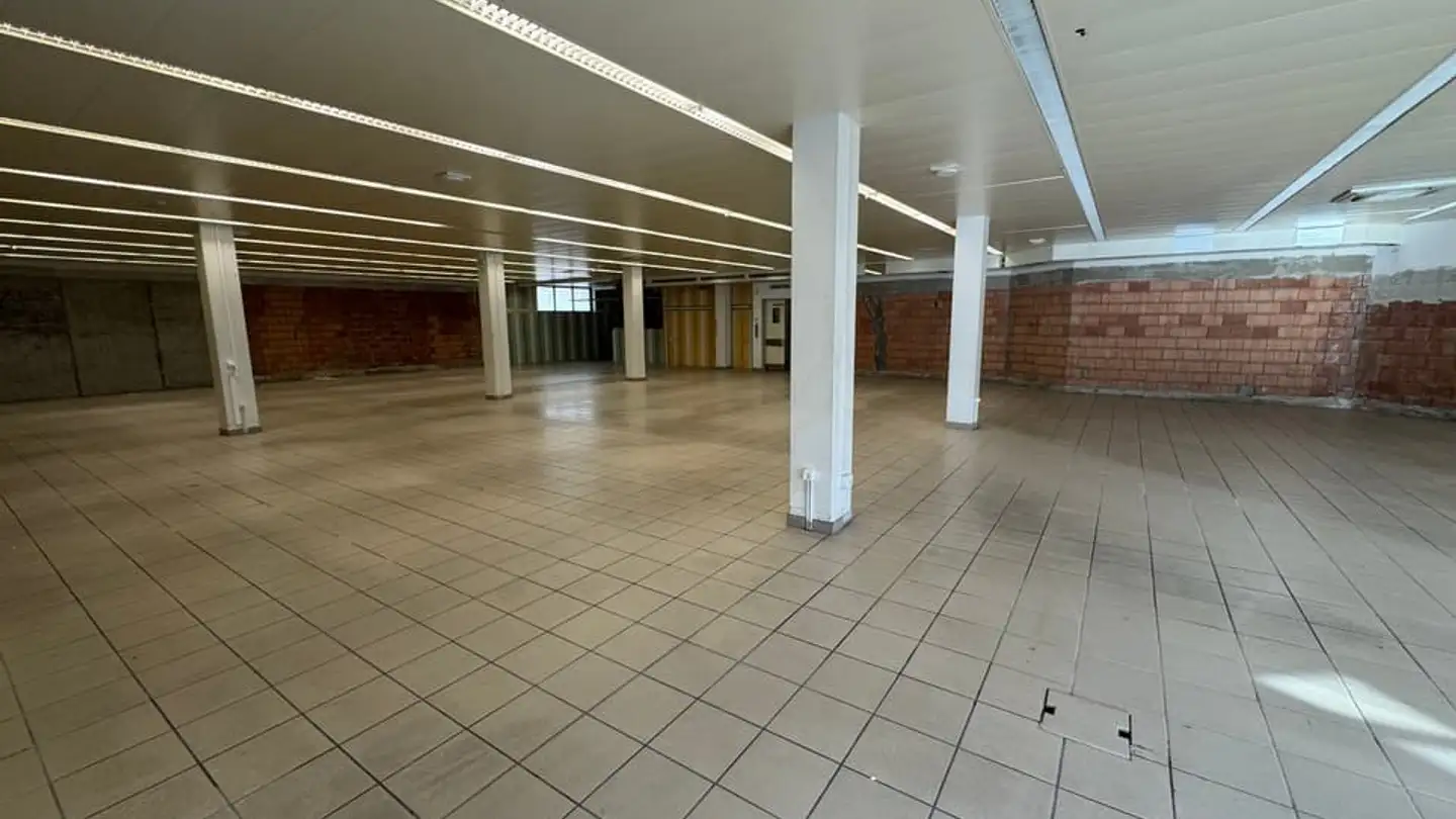 Commercial à louer - Rue Du 23-Juin 40, 2822 Courroux - Photo 3