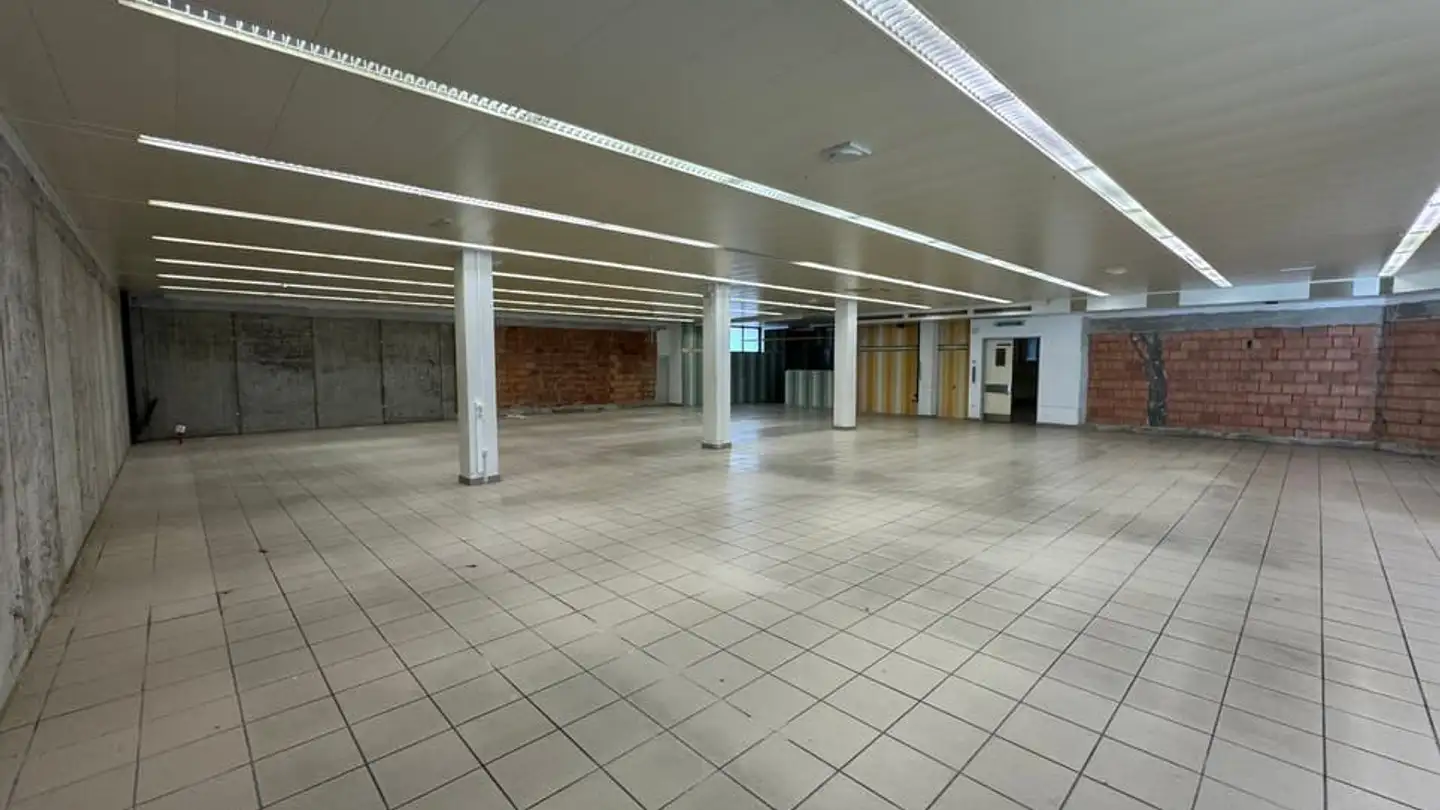 Commercial à louer - Rue Du 23-Juin 40, 2822 Courroux - Photo 4