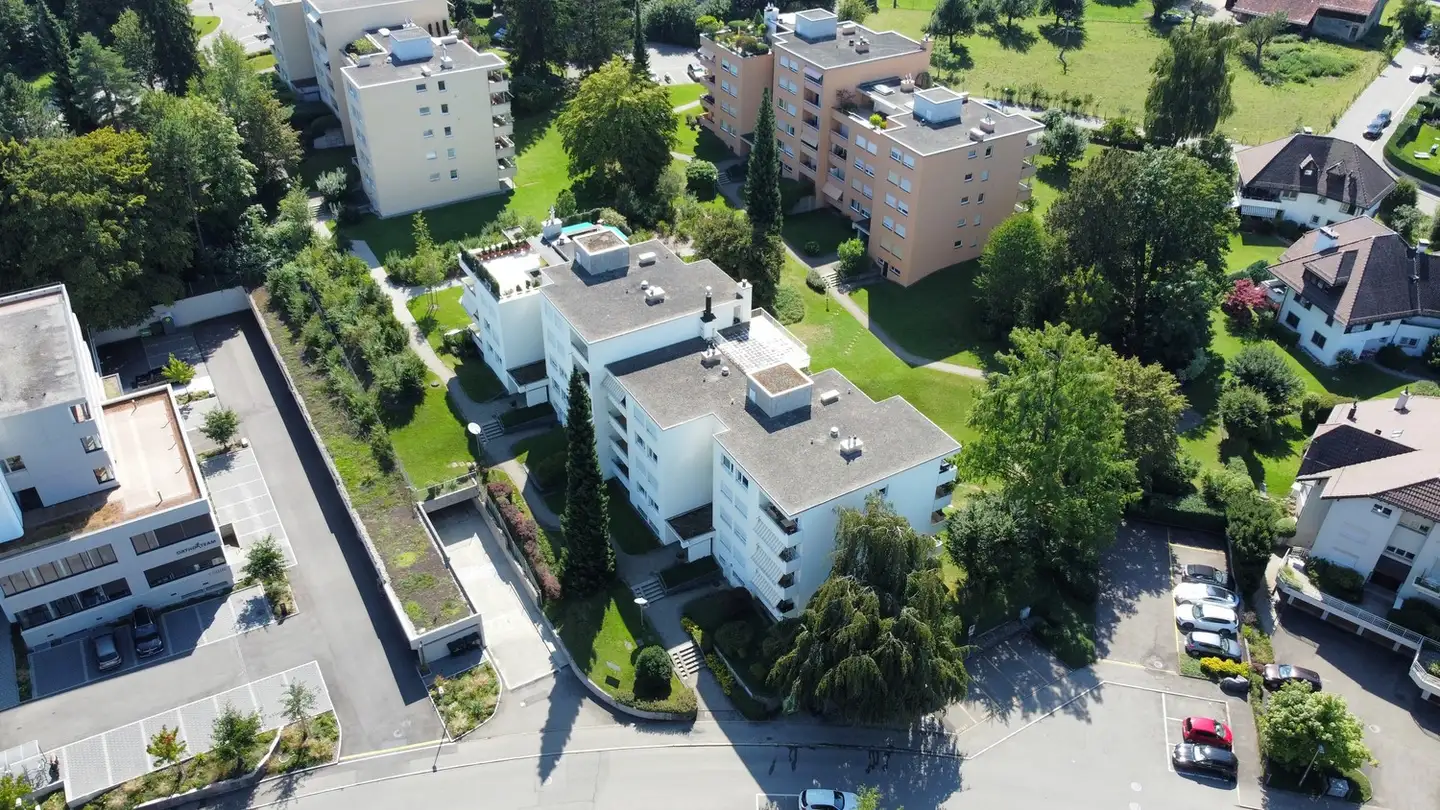 Place de parking extérieure à louer - Bühlstrasse 5, 8125 Zollikerberg