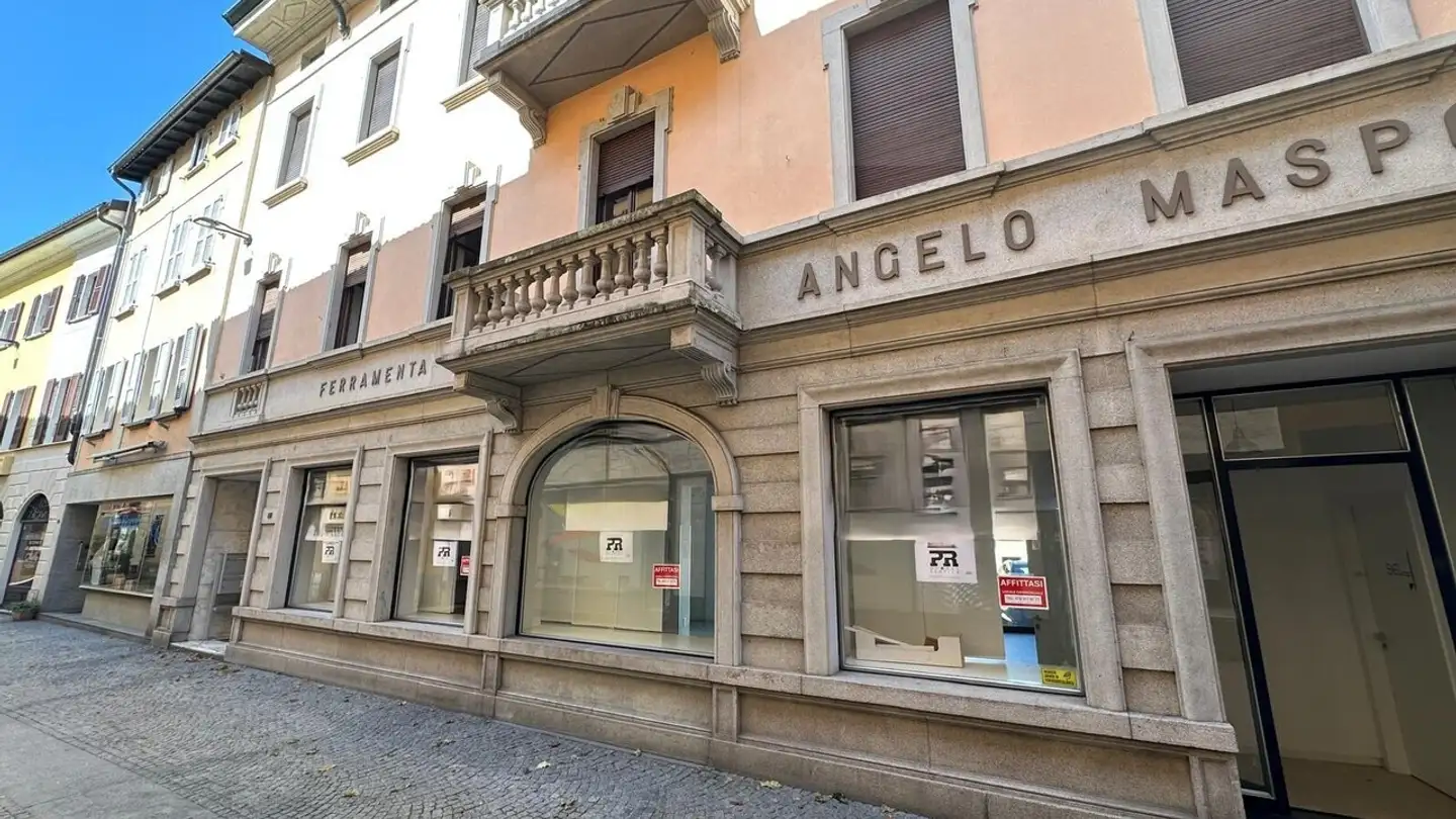 Commercial à louer - 6850 Mendrisio