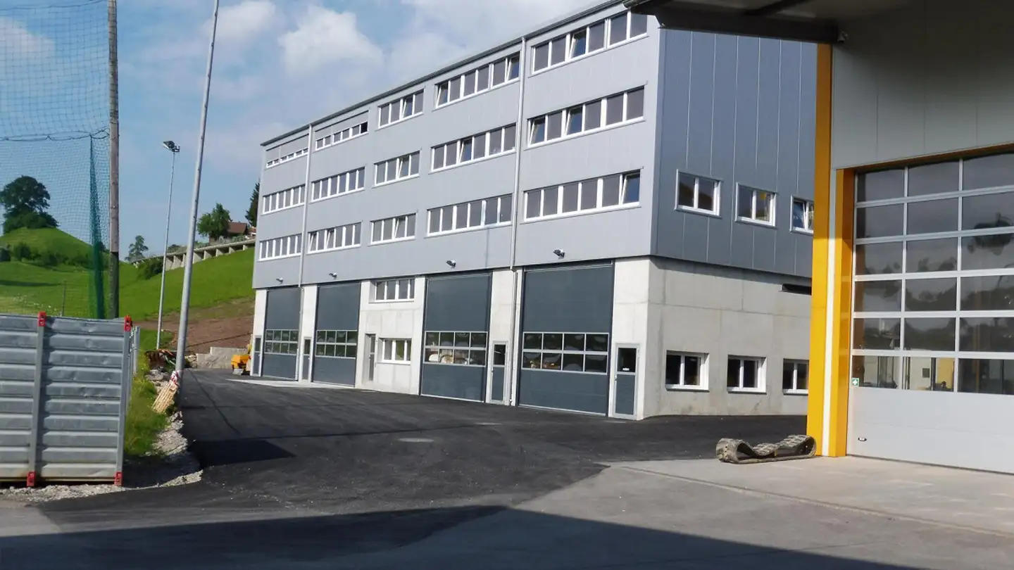 Commercial à louer - Weiherstrasse 16, 6353 Weggis