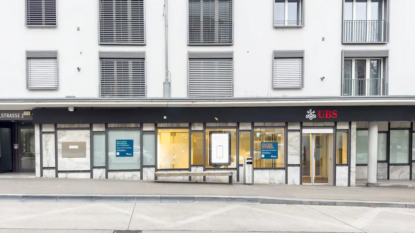 Commerciale in affitto - Zentralstrasse 2, 8212 Neuhausen am Rheinfall