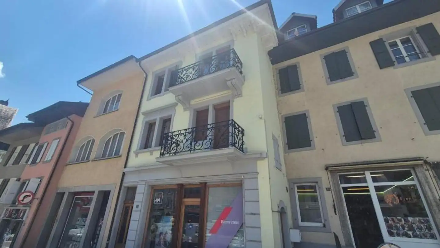 Mixed-use building for sale - 1880 Bex