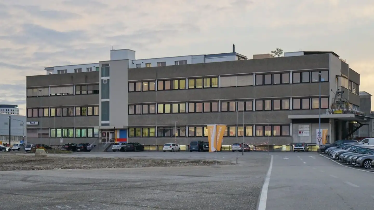 Commercial à louer - Lachmattstrasse 1, 4133 Pratteln