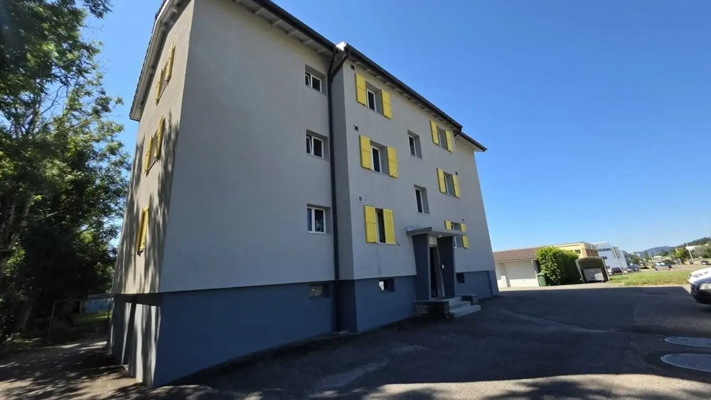 Outdoor parking space for rent - Le Crêt-Du-Locle 5d, 2322 Le Crêt-du-Locle